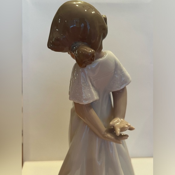 Lladro Nao “So Shy Girl” - Picture 4 of 7